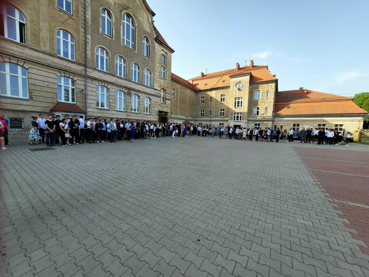 Najlepsi uczniowie ze szkół ponadpodstawowych nagrodzeni przez Zarząd Powiatu Ząbkowickiego 