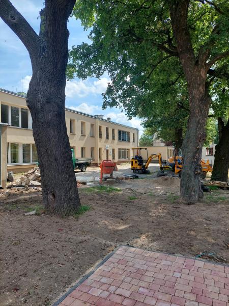 Trwają intensywne prace remontowo - budowlane w budynku na osiedlu XX–lecia 52 w Ząbkowicach Śląskic