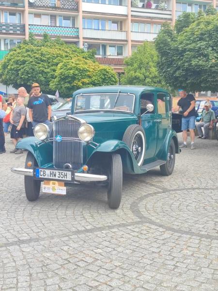 Zabytkowe pojazdy na ząbkowickim rynku. Ostatni dzień rajdu „Tylko Dla Zuchwałych”