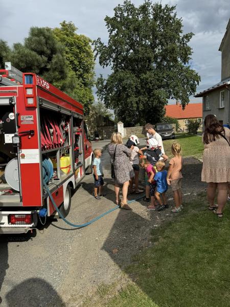 Poszukiwanie skarbu, integracja i wspólne biesiadowanie. Dzień Róży w Różanej.