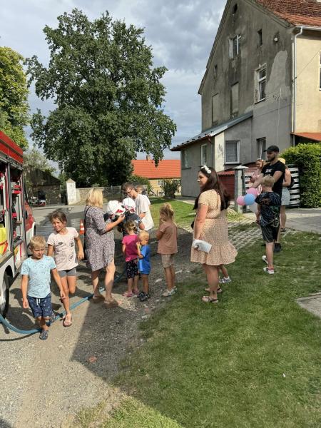 Poszukiwanie skarbu, integracja i wspólne biesiadowanie. Dzień Róży w Różanej.