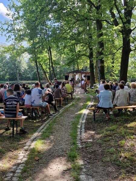 Muzyka i poezja w magicznej scenerii w Grodziszczu