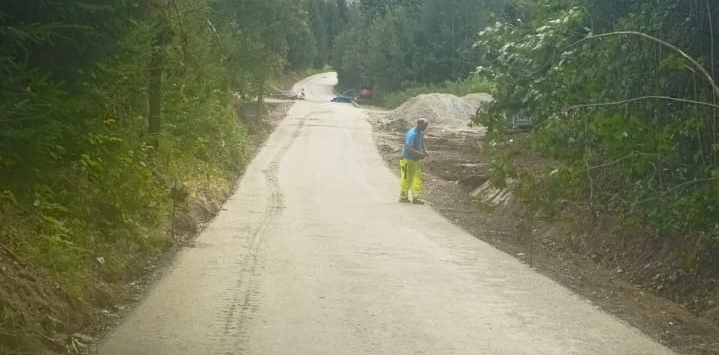 Droga do „Leśniczówki” w Laskach z nową nawierzchnią