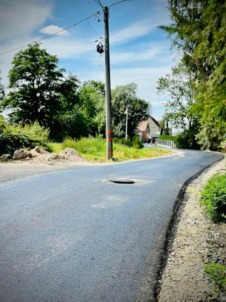 Kilometrowy odcinek nowej drogi gminnej powstaje w Raczycach