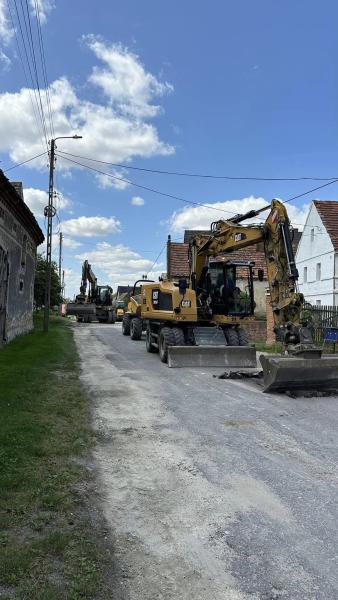 Kilometrowy odcinek nowej drogi gminnej powstaje w Raczycach