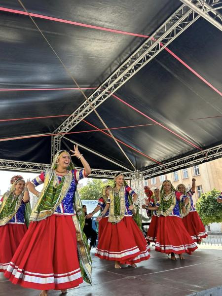 Indyjskie tańce i muzyka na ząbkowickim rynku