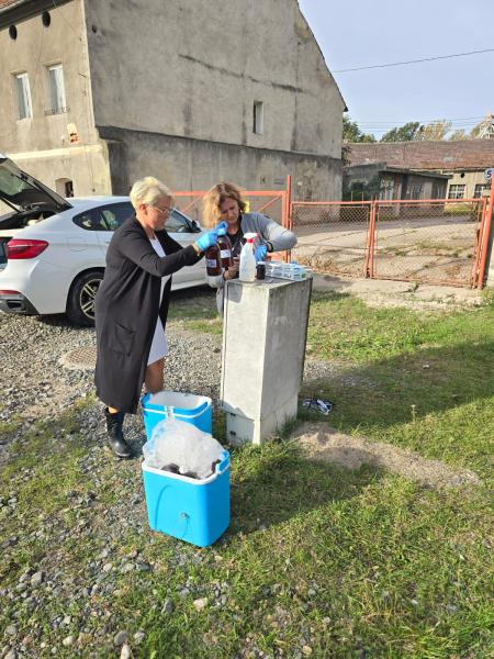 Naukowcy pobrali materiał w postaci wody i osadów znajdujących się w rzekach oraz na terenach przez nie zalanych