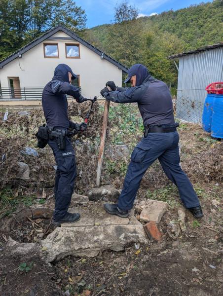 Policjanci z Bydgoszczy służą pomocą mieszkańcom Barda