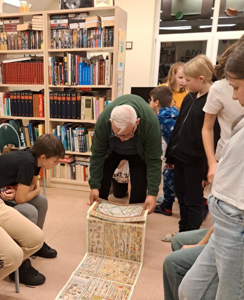 Noc z książką. Uczniowie odkrywali „Moc Bibliotek” w Przyłęku