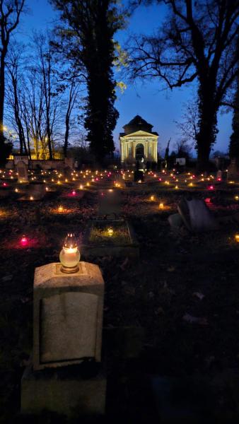 	Pamiętają o tych, o których wielu zapomniało. „Światełko na każdym grobie” w Złotym Stoku