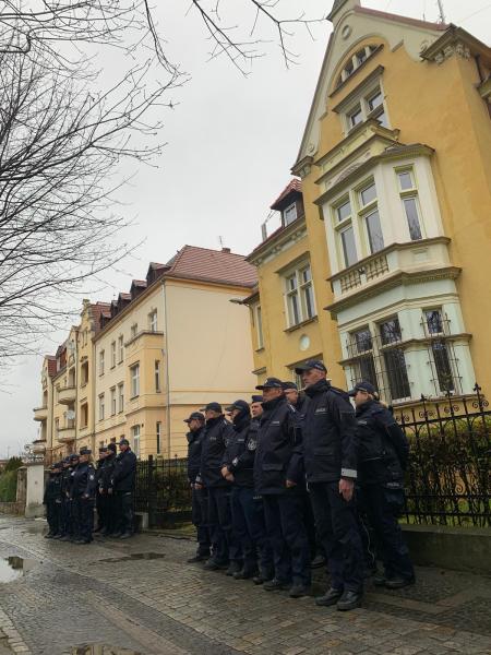 Mundurowi z powiatu oddali hołd tragicznie zmarłemu policjantowi