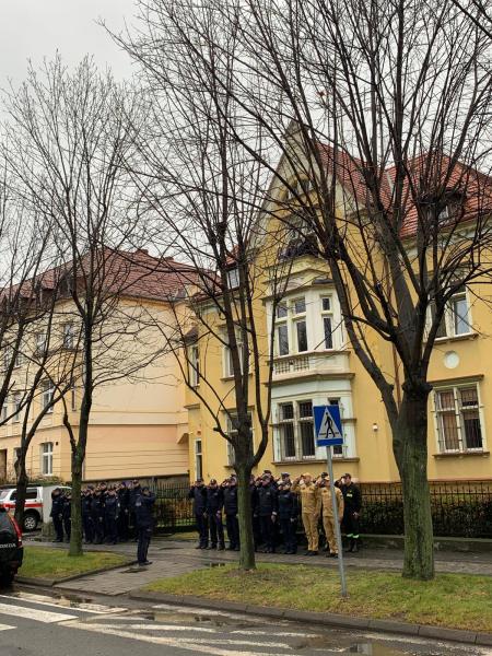 Mundurowi z powiatu oddali hołd tragicznie zmarłemu policjantowi