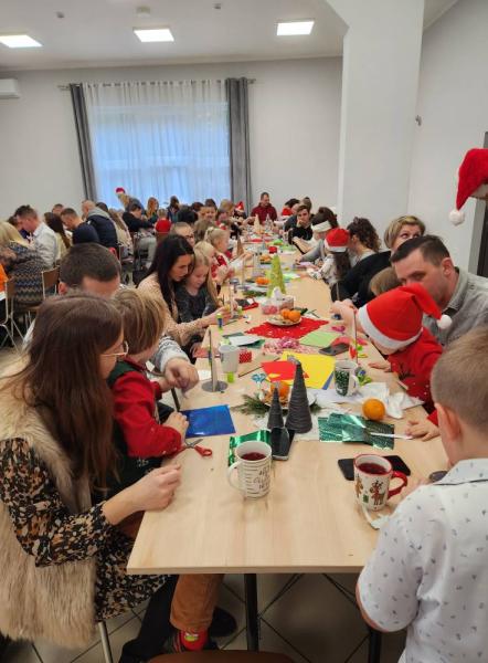 Spotkanie świąteczne z rodzicami, nauczycielami, pracownikami i przedszkolakami w Mąkolnie