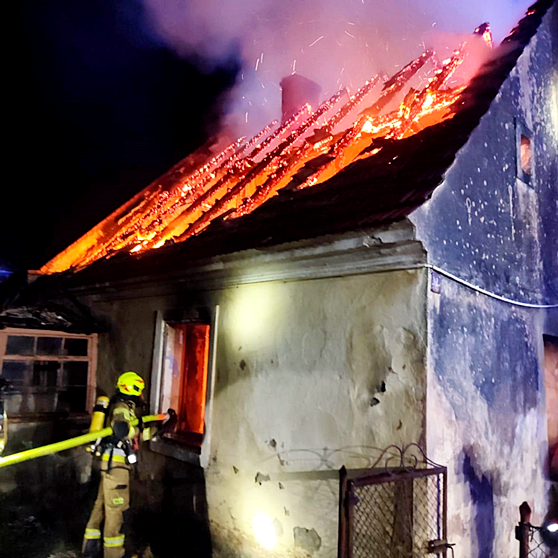 Pożar budynku jednorodzinnego w Pomianowie Górnym. Nie żyje jedna osoba