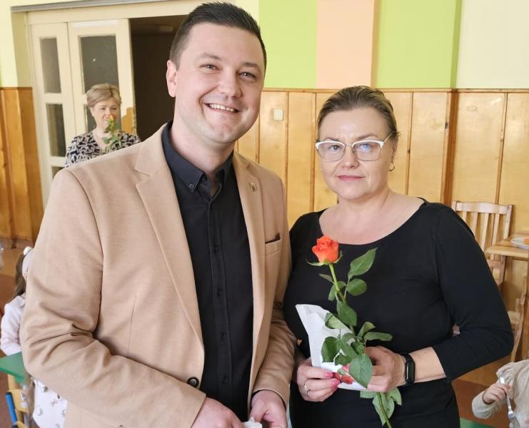 Dzień Kobiet w Bardzie: Kwiaty i życzenia od przewodniczącego i sekretarza