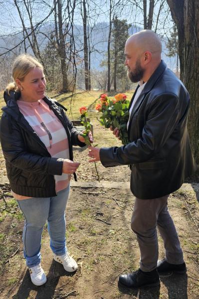 Dzień Kobiet w Bardzie: Kwiaty i życzenia od przewodniczącego i sekretarza