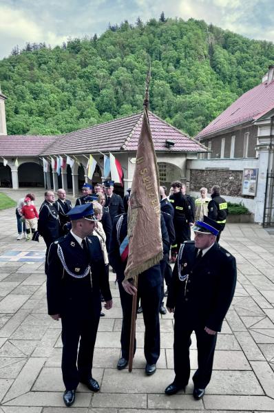 Dzień Strażaka w gminie Bardo. Msze święte, poświęcenie pojazdów oraz wspólny grill