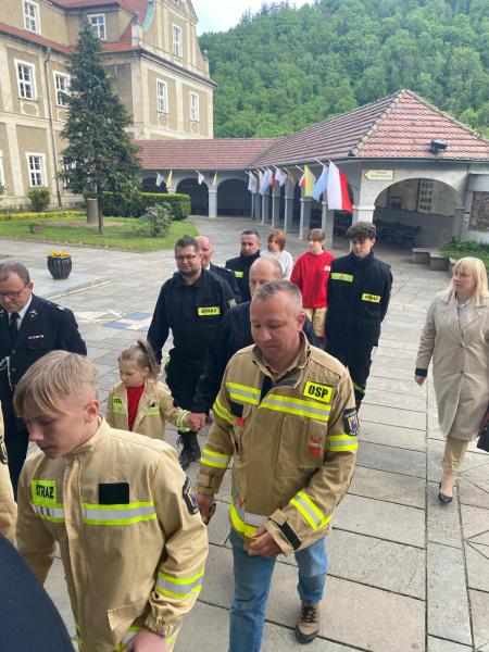 Dzień Strażaka w gminie Bardo. Msze święte, poświęcenie pojazdów oraz wspólny grill