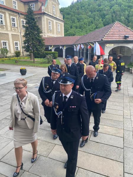 Dzień Strażaka w gminie Bardo. Msze święte, poświęcenie pojazdów oraz wspólny grill