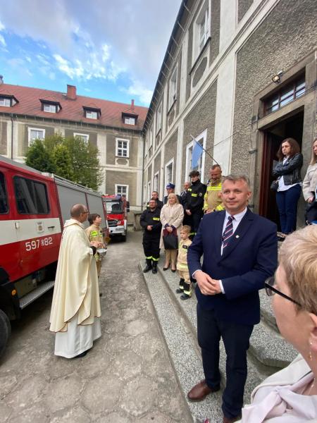 Dzień Strażaka w gminie Bardo. Msze święte, poświęcenie pojazdów oraz wspólny grill