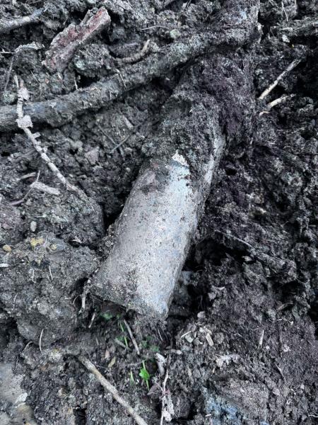 Znaleziska przypominające pociski. Służby interweniowały w dwóch gminach