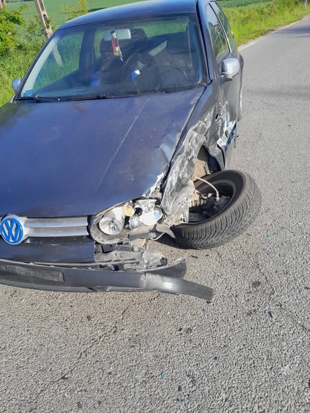 Kolizja autobusu i pojazdu osobowego na krajowej ósemce