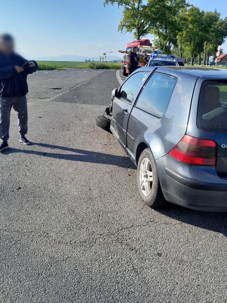 Kolizja autobusu i pojazdu osobowego na krajowej ósemce