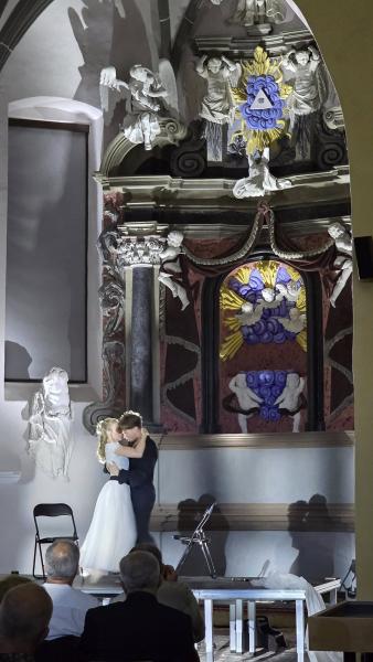 Sztuka, która ożywia przestrzeń. „Hamlet” rozświetlił mury Ewangelika