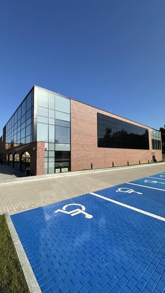 
Instalacja fotowoltaiczna na elewacji Silesian Hali Sportowo-Widowiskowej w Ziębicach
