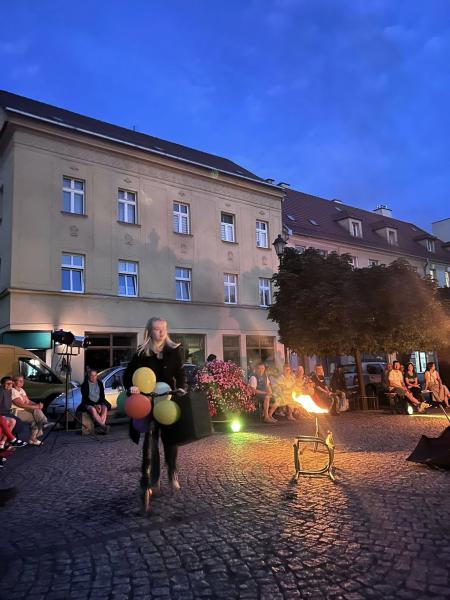 Spektakl „Wędrowcy” na ząbkowickim rynku
