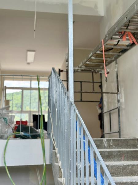 Trwa odbudowa szkoły i przedszkola. Dzieci wrócą do placówki 1 października