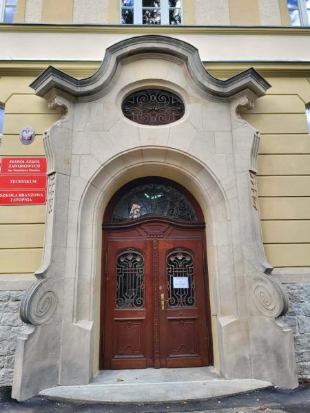Zakończono kolejną inwestycję Powiatu Ząbkowickiego. Zespół Szkół Zawodowych w nowej odsłonie