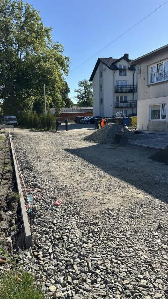 Powstaje nowa nawierzchnia drogi gminnej – fragment ulicy Stawowej w Ziębicach