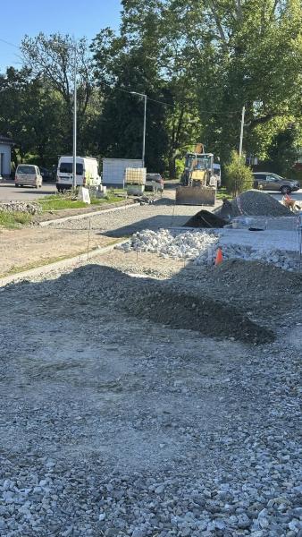 Powstaje nowa nawierzchnia drogi gminnej – fragment ulicy Stawowej w Ziębicach