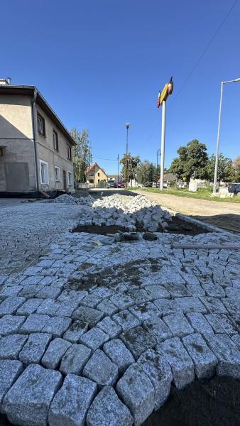 Powstaje nowa nawierzchnia drogi gminnej – fragment ulicy Stawowej w Ziębicach
