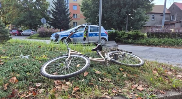 Potrącenie rowerzystki na skrzyżowaniu