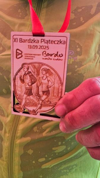 Blisko 100 biegaczy stanęło na starcie „Bardzkiej Piąteczki”
