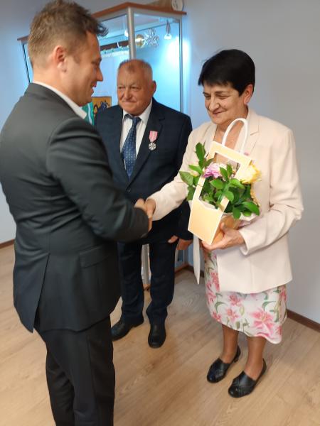 Złote Gody. Jolanta i Zbigniew Molińscy odebrali medal za długoletnie pożycie małżeńskie