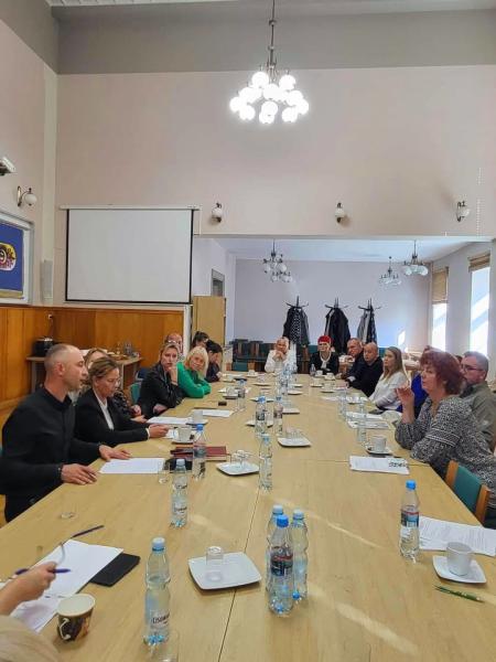 Spotkanie rodzin zastępczych i placówek opiekuńczych z władzami powiatu ząbkowickiego