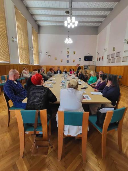 Spotkanie rodzin zastępczych i placówek opiekuńczych z władzami powiatu ząbkowickiego