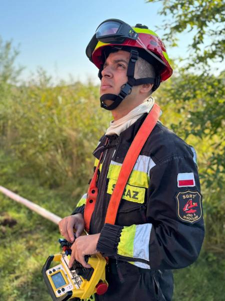 Strażacy w akcji. Ćwiczenia z ratownictwa technicznego podczas symulacji karambolu