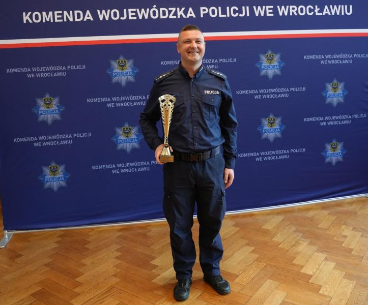 Asp. Damian Bieńko najlepszym dzielnicowym Dolnego Śląska