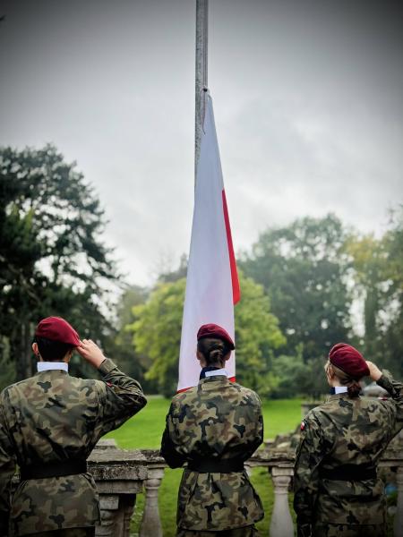Uroczyste ślubowanie pierwszoklasistów Katolickiego Liceum Ogólnokształcącego w Henrykowie 