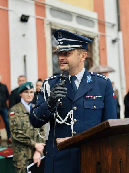 Uroczyste ślubowanie pierwszoklasistów Katolickiego Liceum Ogólnokształcącego w Henrykowie