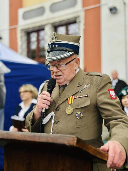 Uroczyste ślubowanie pierwszoklasistów Katolickiego Liceum Ogólnokształcącego w Henrykowie