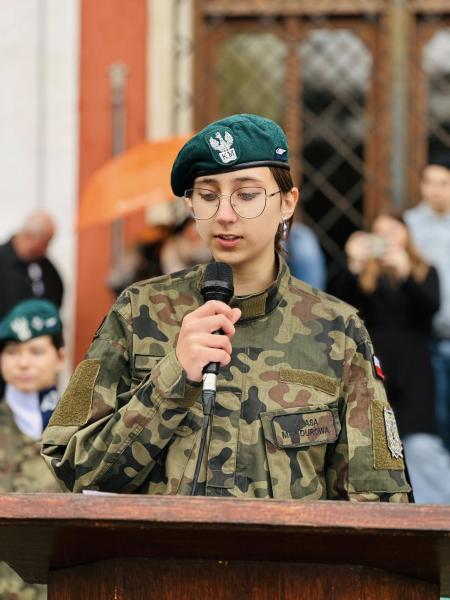 Uroczyste ślubowanie pierwszoklasistów Katolickiego Liceum Ogólnokształcącego w Henrykowie