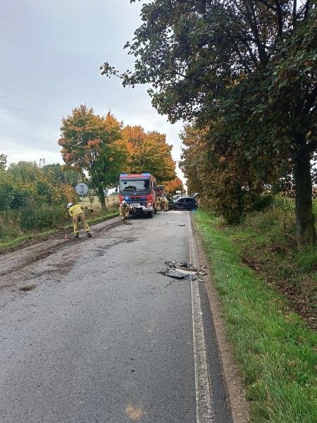 Zderzenie osobówki z samochodem ciężarowym