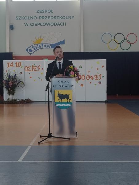 Uroczyste obchody Dnia Edukacji Narodowej w Zespole Szkolno-Przedszkolnym w Ciepłowodach