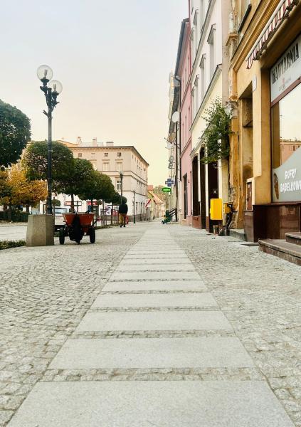 Prace przy przebudowie ul. Klasztornej, Rynku i Kościuszki na ukończeniu
