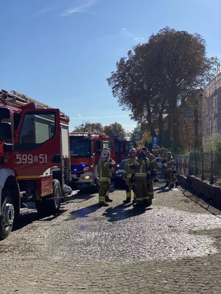 Pożar na poddaszu budynku wielorodzinnego w Henrykowie